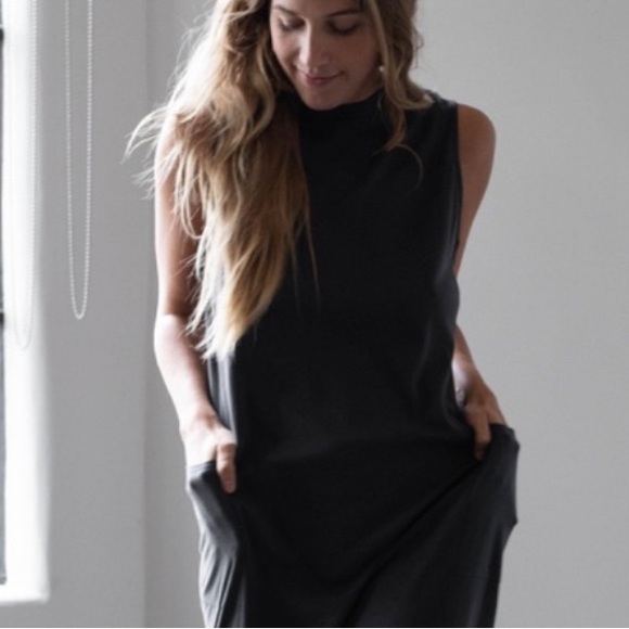 lunya Dresses & Skirts - Lunya Cool Paneled Sleeveless Short Dress in Black Size Large